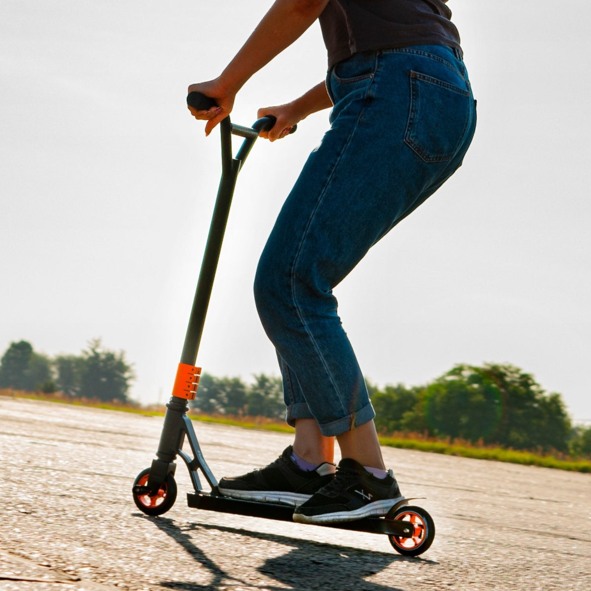 Trotineta freestyle, Zola, roti 100 mm, rulmenti de precizie ABEC-7, cadru metalic rezistent, greutate maxima suportata 100 kg, ideala pentru acrobatii si deplasare urbana, ghidon fix, platforma antiderapanta, dimensiuni 70 x 10 x 84 cm, neagra Trotineta freestyle, Zola, roti 100 mm, rulmenti de precizie ABEC-7, cadru metalic rezistent, greutate maxima suportata 100 kg, ideala pentru acrobatii si deplasare urbana, ghidon fix, platforma antiderapanta, dimensiuni 70 x 10 x 84 cm, neagra